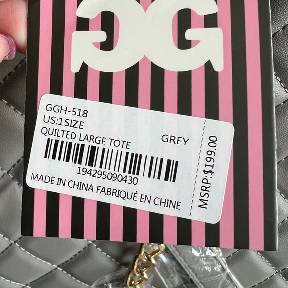 Gilda Paris Large Grey Vegan Leather Quilted Travel Tote Bag with Gold Hardware. - Picture 6 of 7